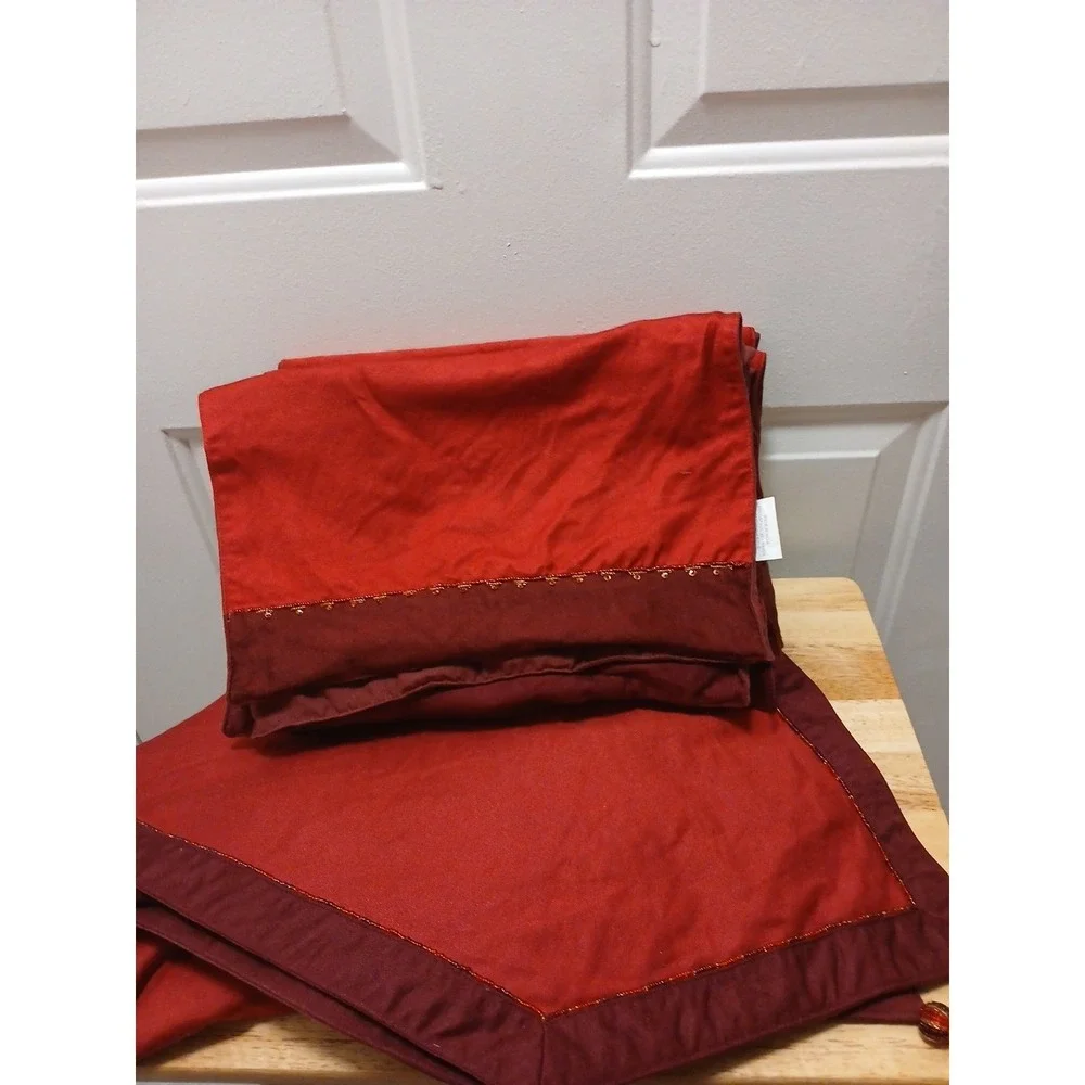 Crate and Barrel Red/Burgundy Gala Placemats - Lot Of 8 With Table Runner EUC - Picture 2 of 9